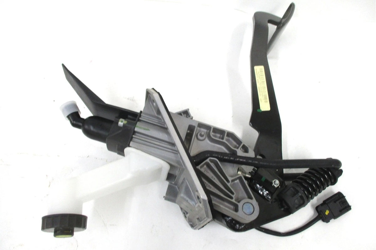 Hydraulic Clutch Pedal for Cascadia (S965-001-208-0)