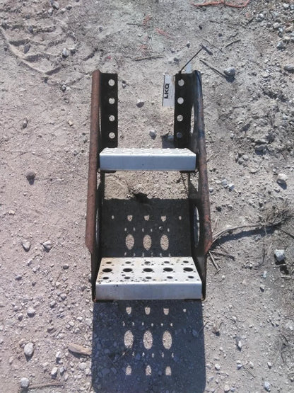 Frame Step for Freightliner Cascadia 125 (2017)