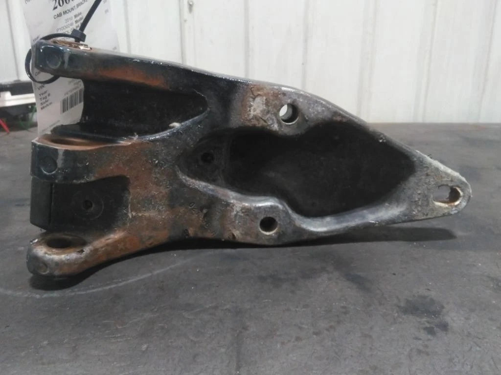 Cab Mount Bracket Right for Peterbilt 386 (2010)