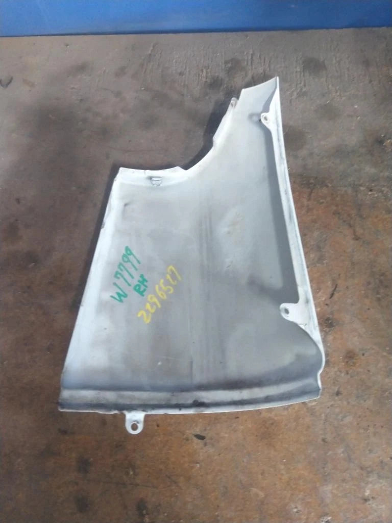 Right Cowl for Mitsubishi Fuso FE639 (1996)