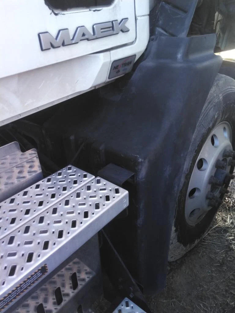 Fender Extension for Mack CXU613 (2012) Right