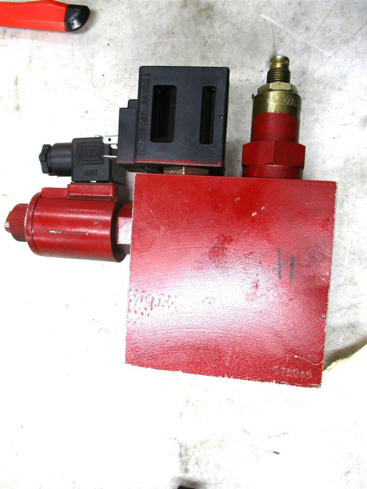 Hydrostatic Pump Solenoid Valve for Case 7000 7700 (00409715)
