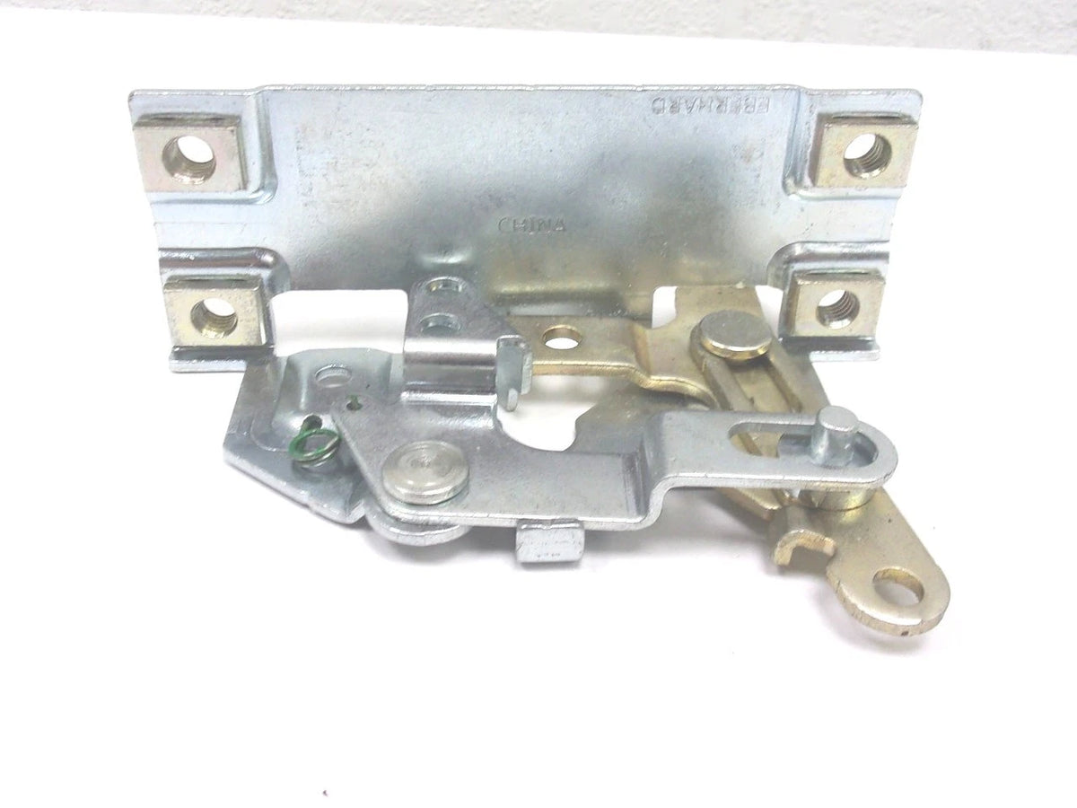 Right Hand Access Door Latch for International (3988023C1)