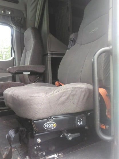 Front Seat for Peterbilt 579 (2018)
