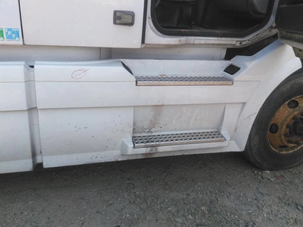 Side Fairing Right for Volvo VNL (2012)