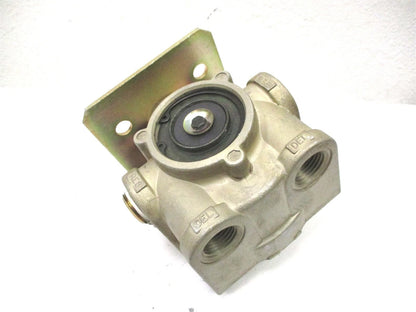 Haldex Air Brake Relay Valve for KN28071 (4.6 PSI Crack Pressure, 1/2" Ports)