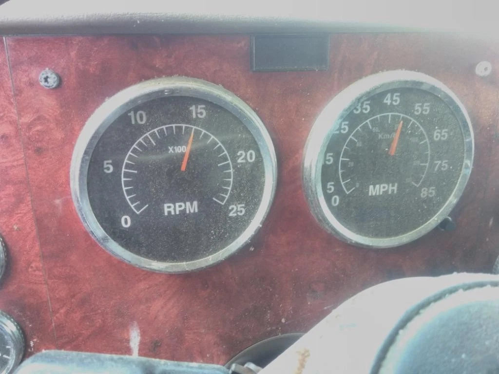 Instrument Cluster for International 9400i (2004)