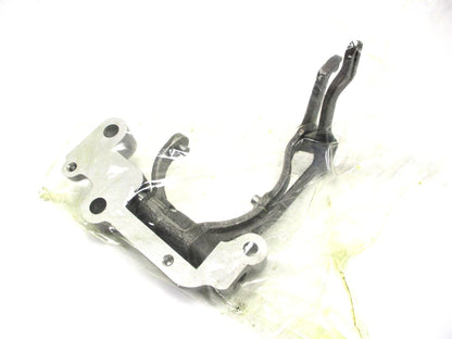 Lever Fork Assembly for Kubota D1503 D1703 V2003 (1G923-56050, 6685588)