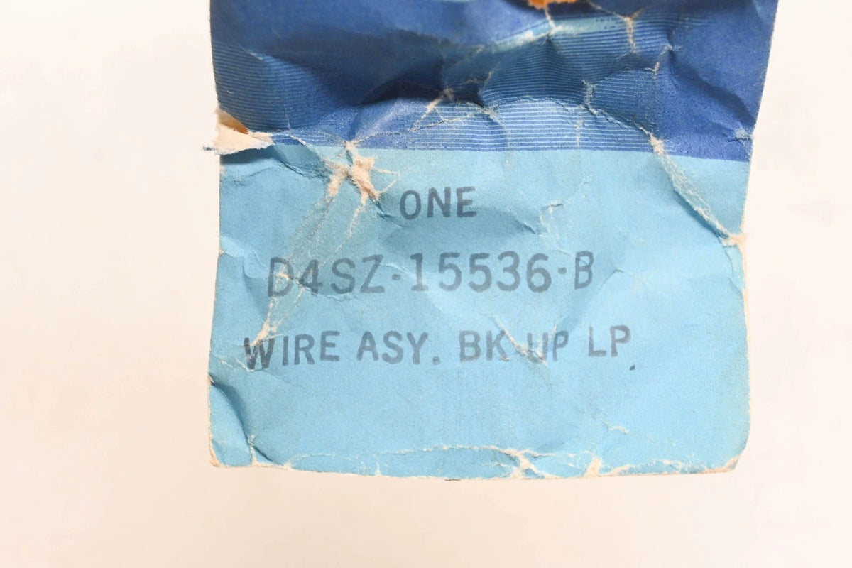 Lamp Socket and Wire Harness for Ford (D4SZ-15536-B)