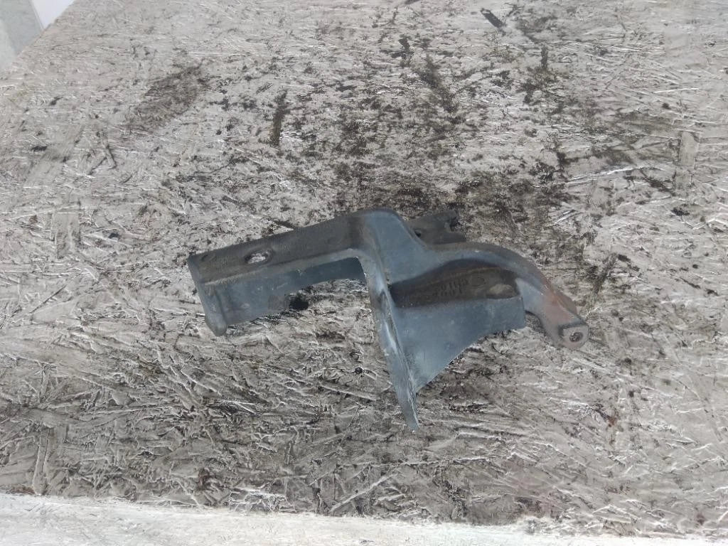 Bumper Bracket Right for Peterbilt 579 (2017)