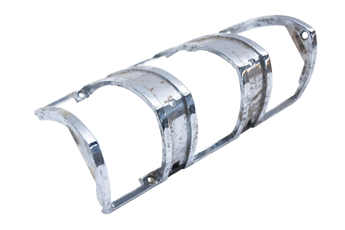 Right Hand Parking Lamp Bezel for Ford (D5AZ-13210-A)