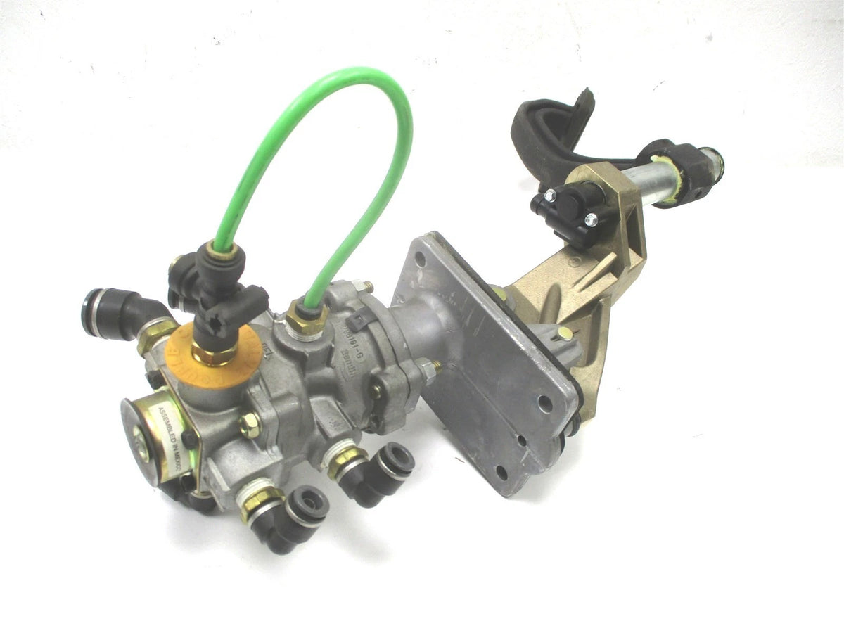 Brake Pedal Assembly with Foot Valve for Freightliner (A12-21303-002)
