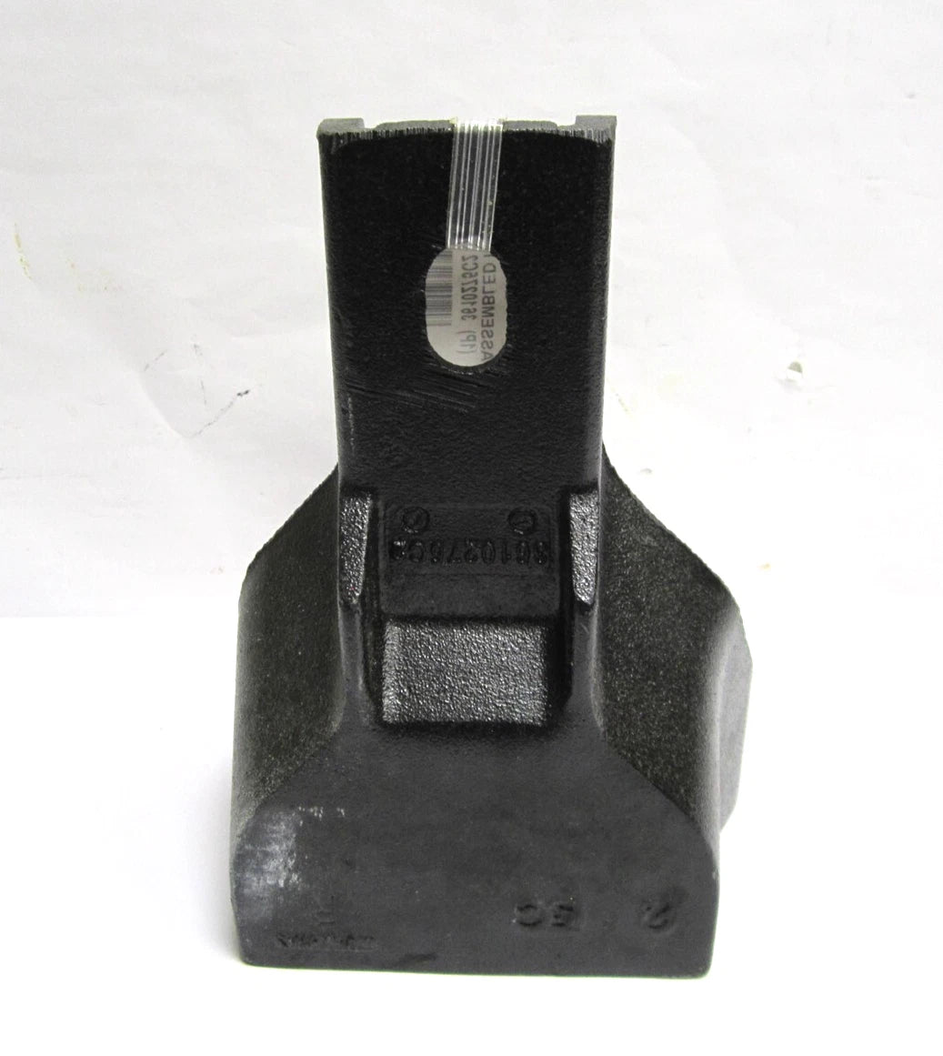 Right Front Mounting Brace Cowl for International (3610275C2)