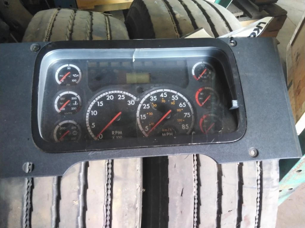 Instrument Cluster for Freightliner Cascadia 113 (2010)