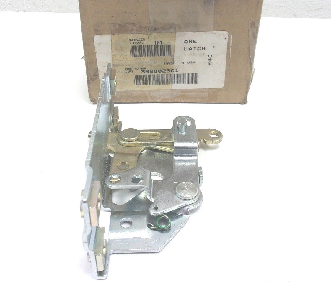 Right Hand Access Door Latch for International (3988023C1)