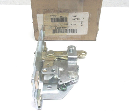 Right Hand Access Door Latch for International (3988023C1)