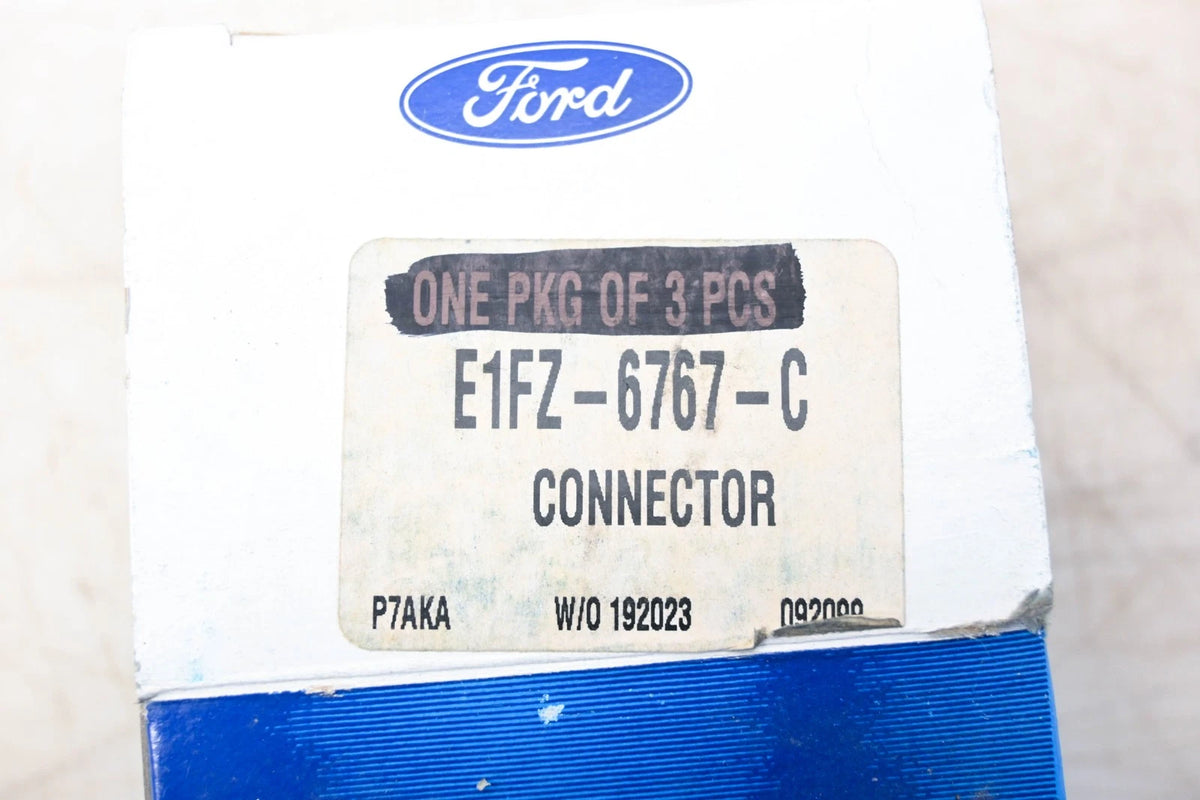 Crankcase Ventilation Hose Connector for Ford (E1FZ-6767-C)