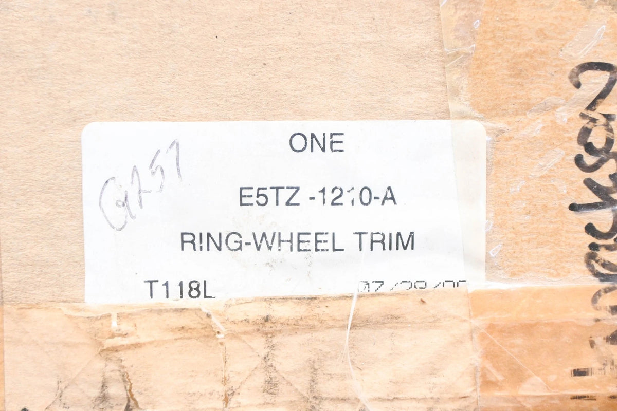 Wheel Hub Trim Ring for Ford (E5TZ-1210-A)