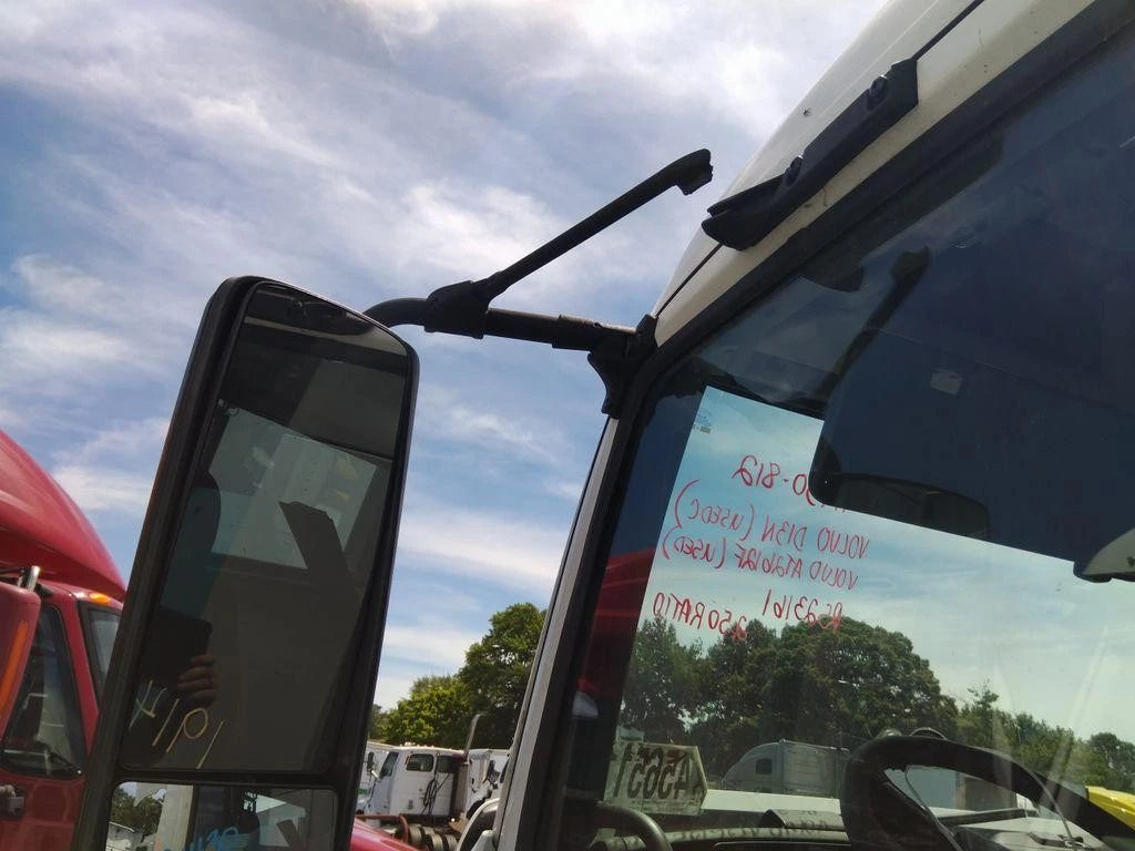 Left Door Mirror for Volvo VNR (2022)
