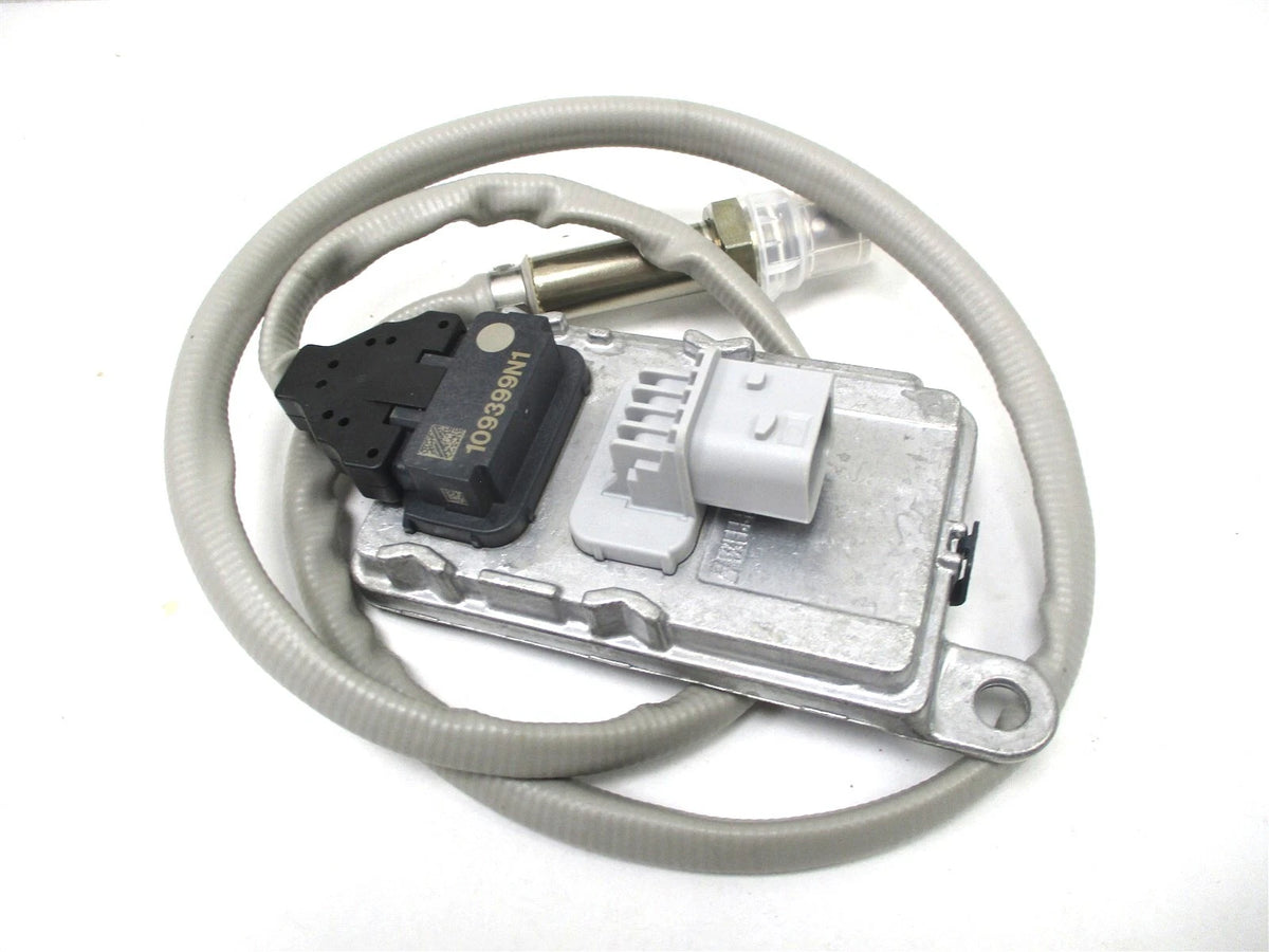 Upstream NOx Sensor Kit for International (2524490C91, 2524490C92)