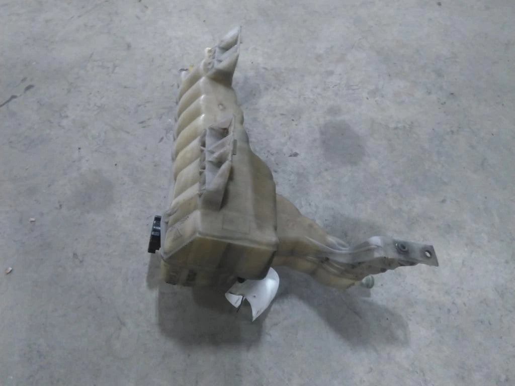 Radiator Overflow Tank for Peterbilt 579 (2017)