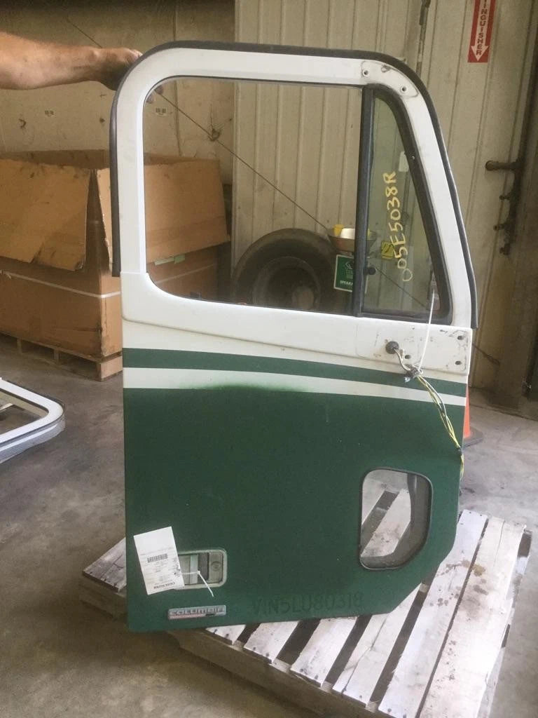 Door Assembly Right for Freightliner Columbia 112 (2001–2011)