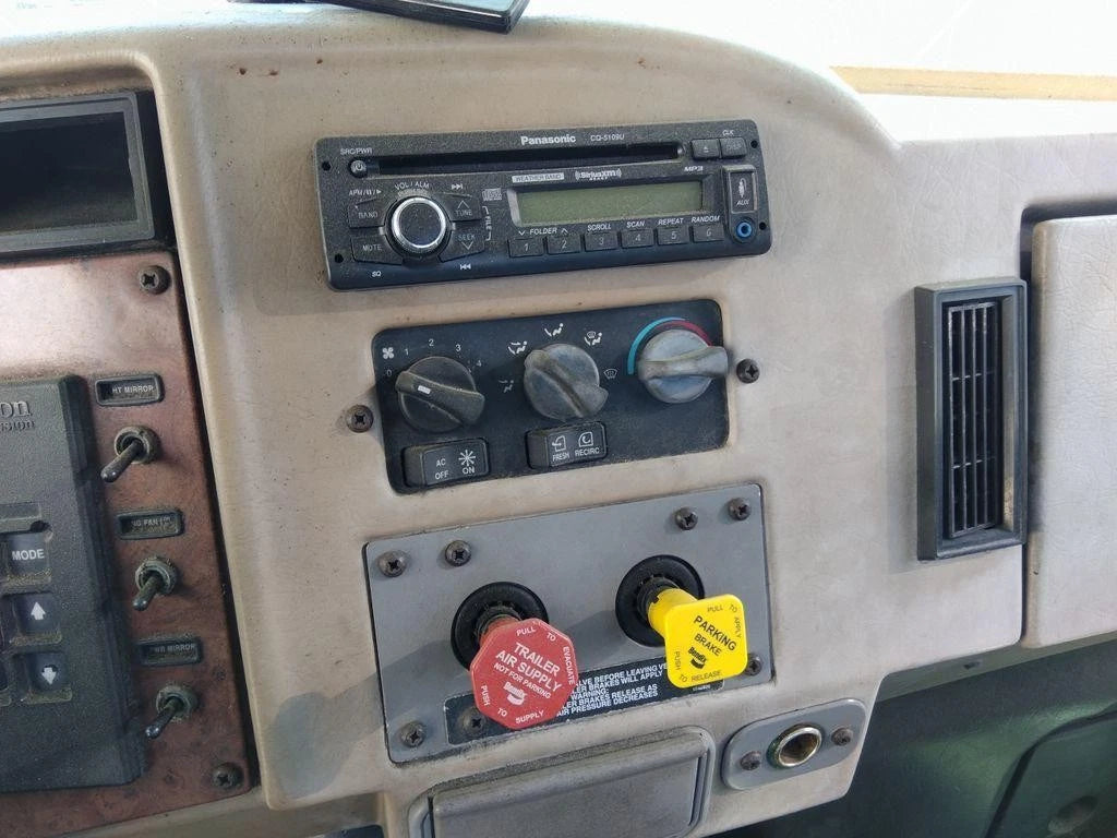 Temperature Control for Peterbilt 335 (2006)