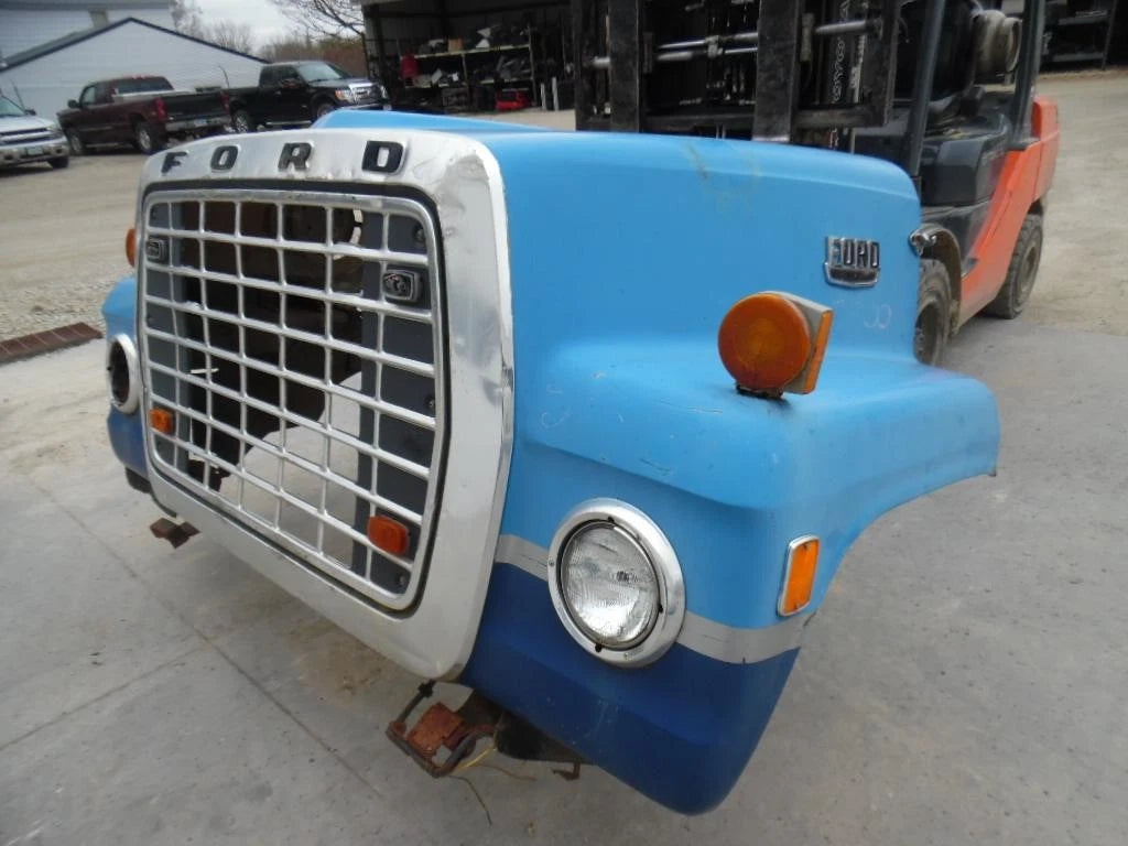 Hood for Ford L800 (1970–1987)