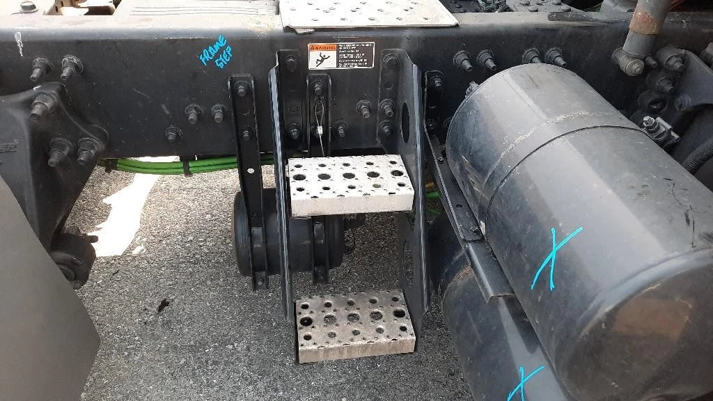 Frame Step for Freightliner Cascadia 126 (2022)