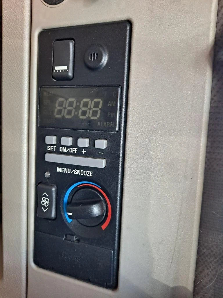Temperature Control for Volvo VNL (2007)