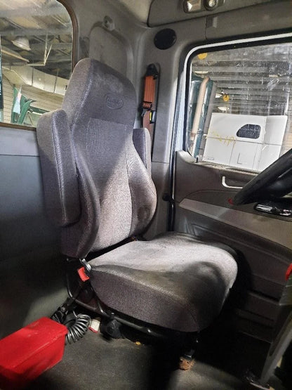 Front Seat for Peterbilt 579 (2020)