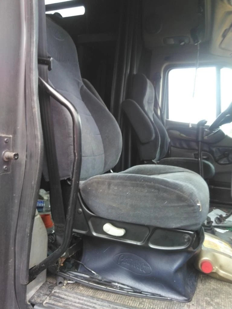 Front Seat for Peterbilt 387 (2003)
