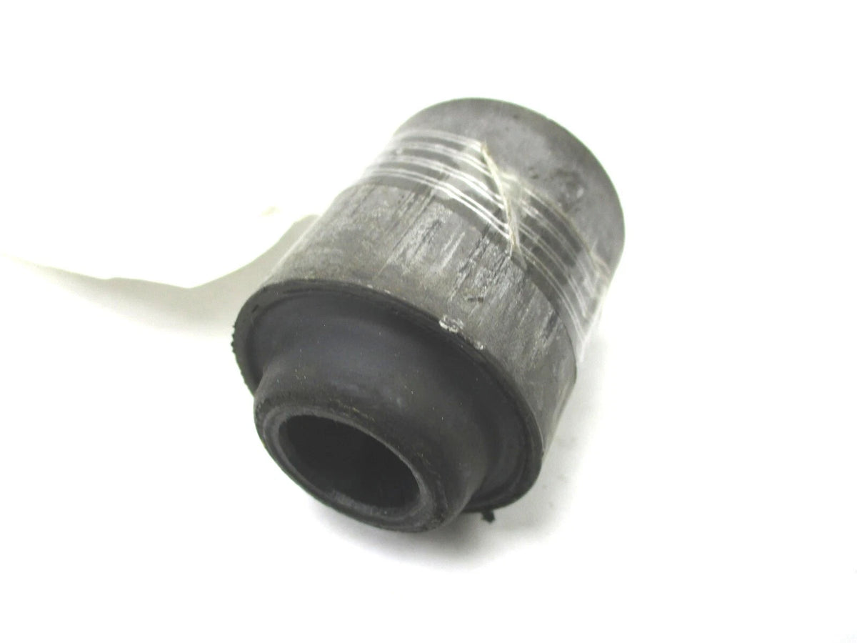 Hood Mounting Insulator for International (1668950C1, 557164C1)