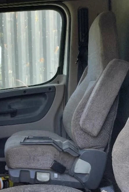 Front Seat for Freightliner Cascadia 125 (2014)