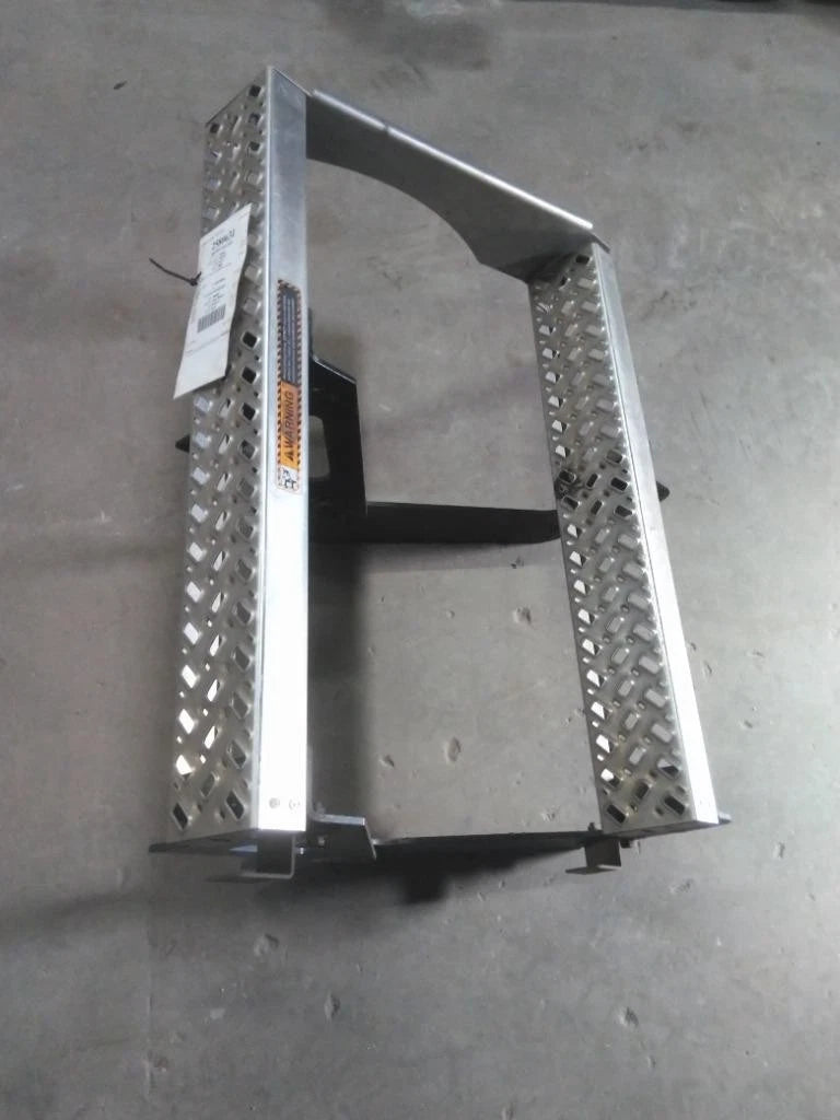 Battery Box Step for Mack CXU612 (2017)