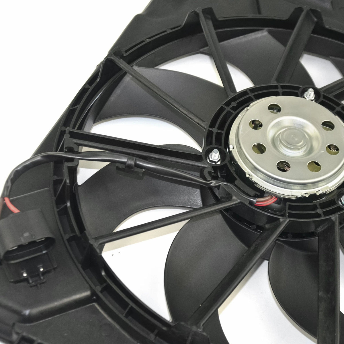 Engine Radiator Cooling Fan for Buick Encore (2014–2019) & Chevy Trax (2015–2019) 623550