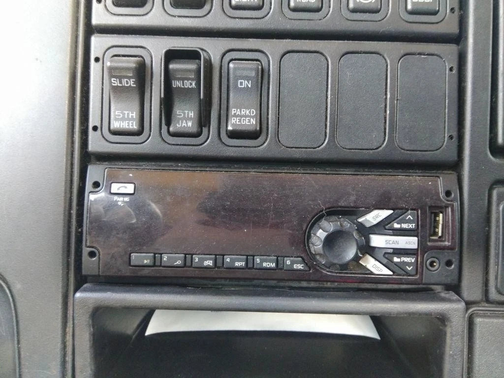 Radio AM/FM/Bluetooth for International ProStar 122 (2016)