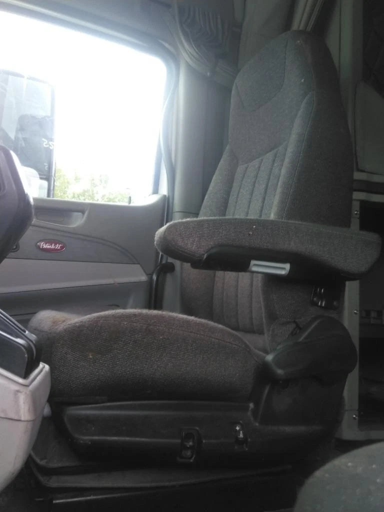 Front Seat for Peterbilt 579 (2018)