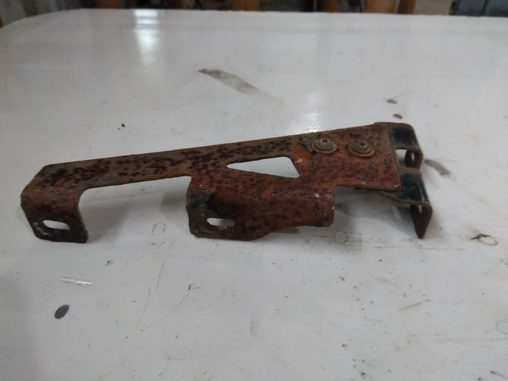 Fairing Bracket Right for Freightliner Cascadia 125 (2012)