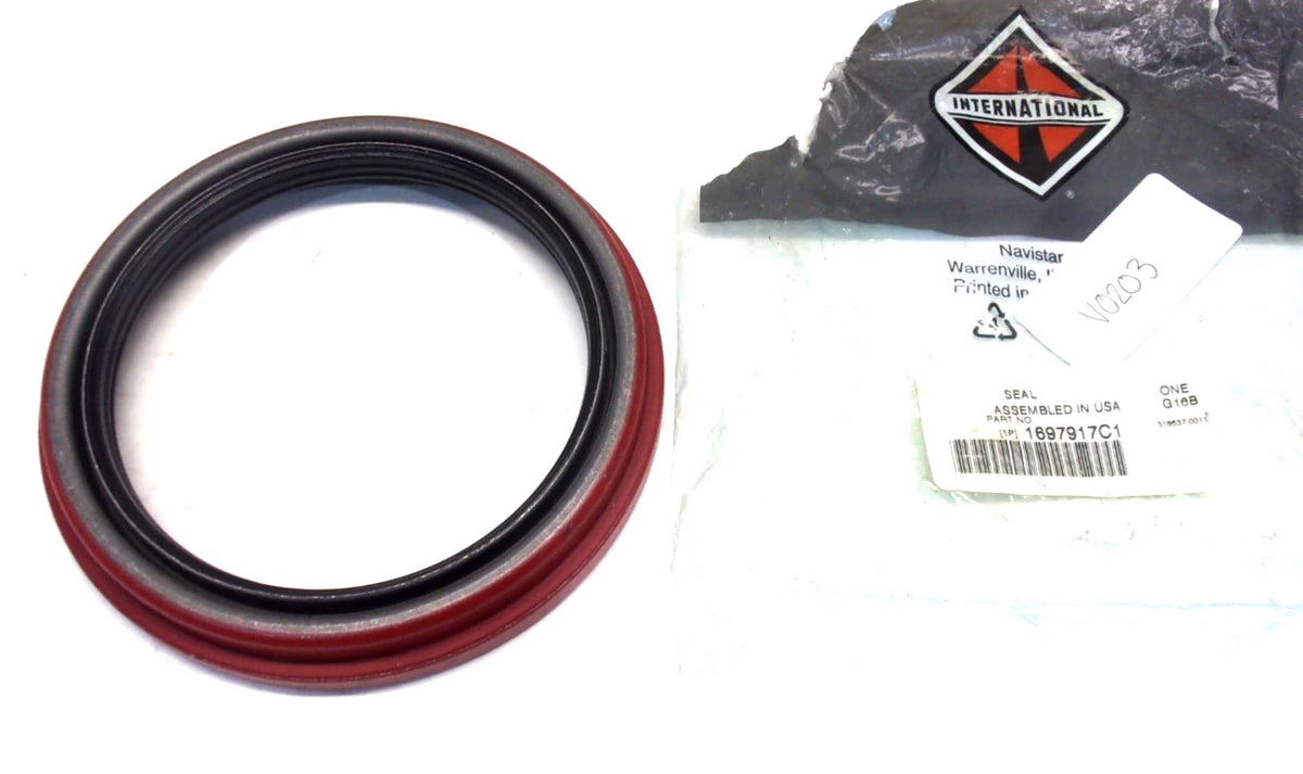 Front Wheel Bearing Oil Seal for International (1697917C1)