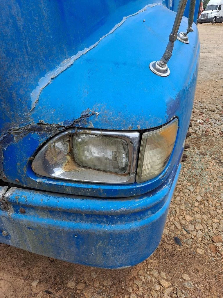 Left Headlight for International 9400I (2000–2007)