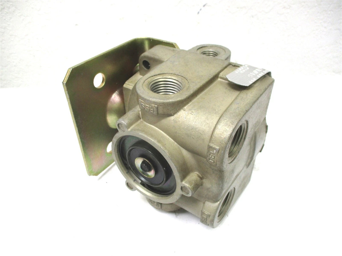 Haldex Air Brake Relay Valve for KN28071 (4.6 PSI Crack Pressure, 1/2" Ports)