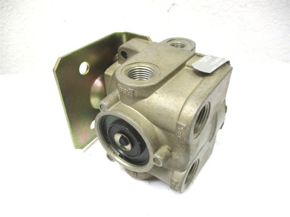 Haldex Air Brake Relay Valve for KN28071 (4.6 PSI Crack Pressure, 1/2" Ports)