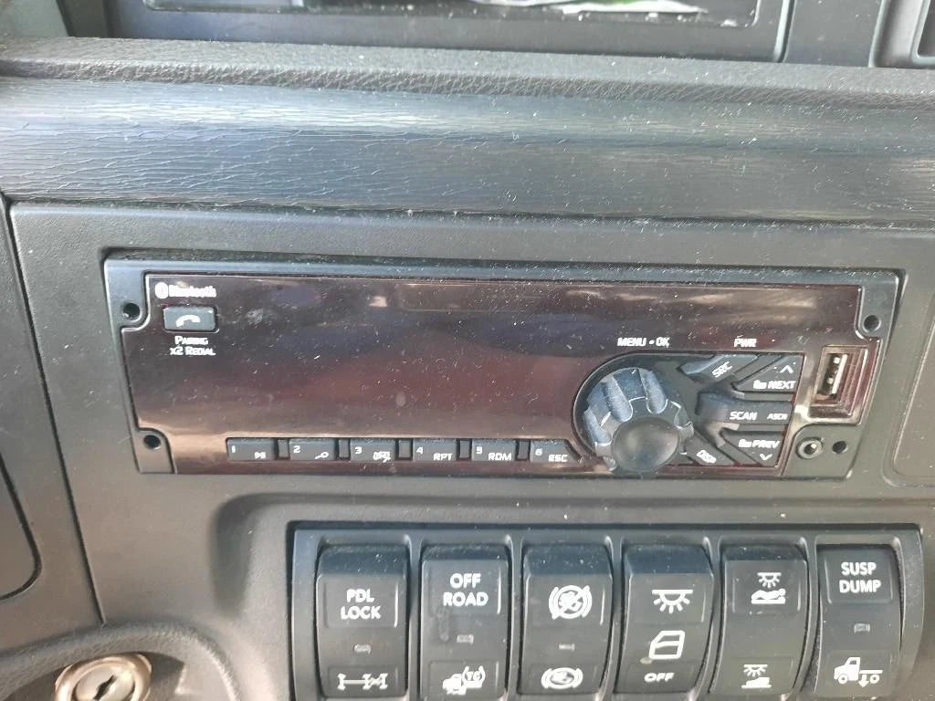 Radio AM/FM/Bluetooth for International LT (2019)