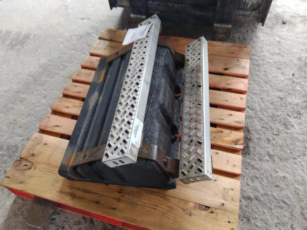 Battery Box Cover for Mack CXU613 (2014) - Replaces NA, MN