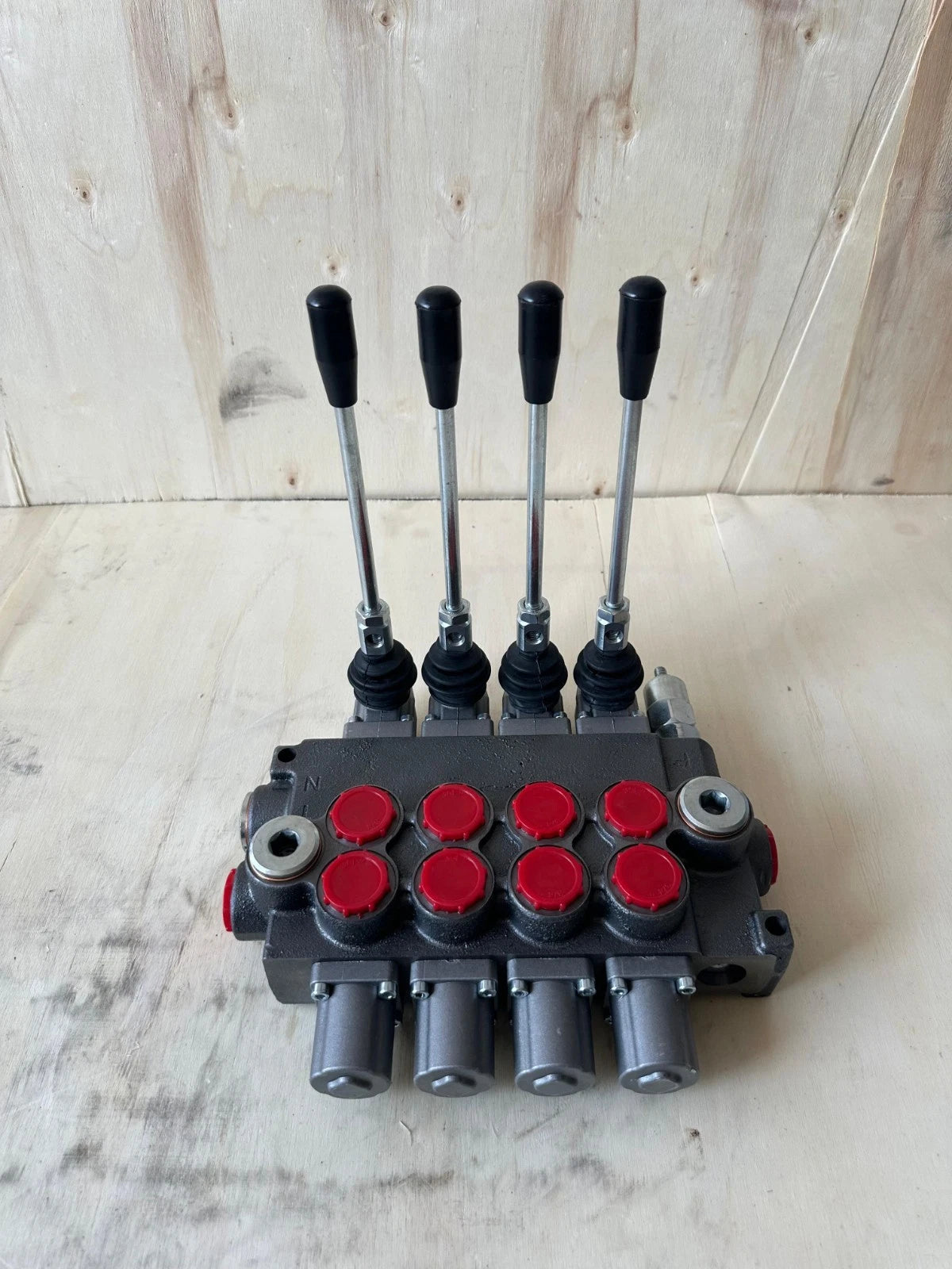 TORA Hydraulic Monoblock Control Valve 18.5 GPM 4 Levers 3/4" BSP