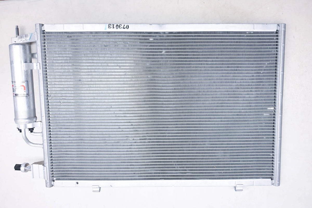 OEM Air Conditioning Condenser Assembly for Ford (AV11-19710-DR)