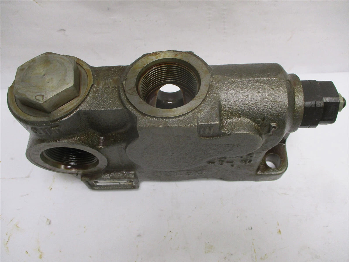 Section Valve Inlet/Outlet for Case 621B 721B (120978A1)