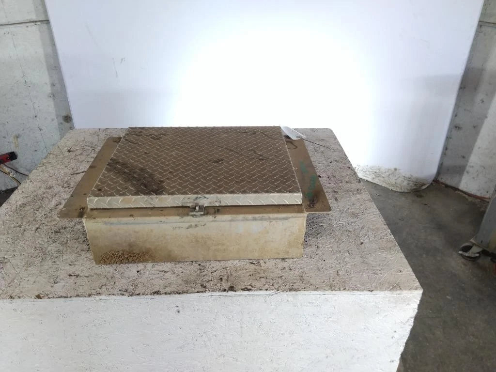 Tool Box for Mack CHU613 (2013)