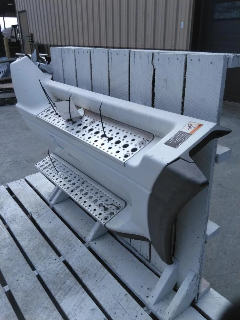 Side Fairing Right for Freightliner Columbia 120 (2004)